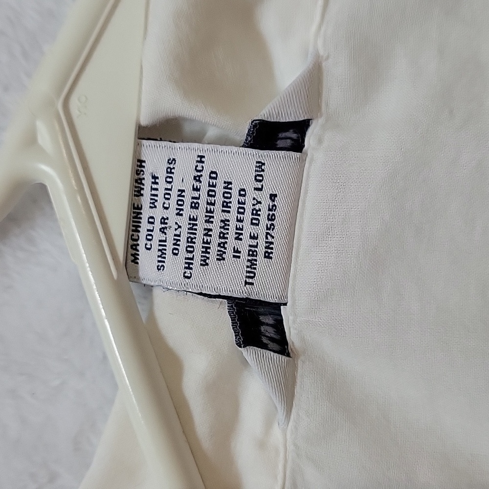 FREE W ANY PURCHASE! Abercombie and Fitch embroidered top - Picture 4 of 7